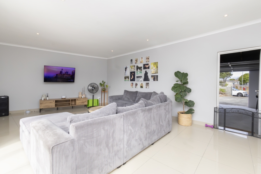 3 Bedroom Property for Sale in Sanddrift Western Cape